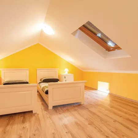 1 Bedroom Beautiful In Apartment