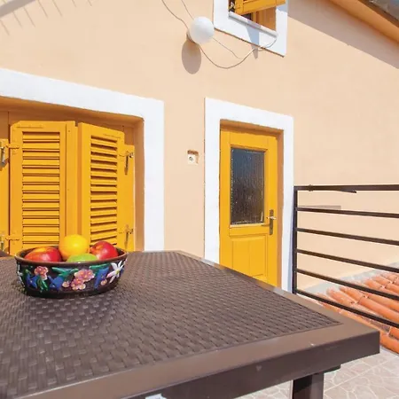 1 Bedroom Beautiful In * Omišalj