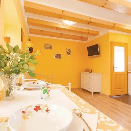 1 Bedroom Beautiful In * Omisalj