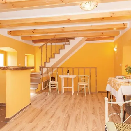 1 Bedroom Beautiful In * Omisalj