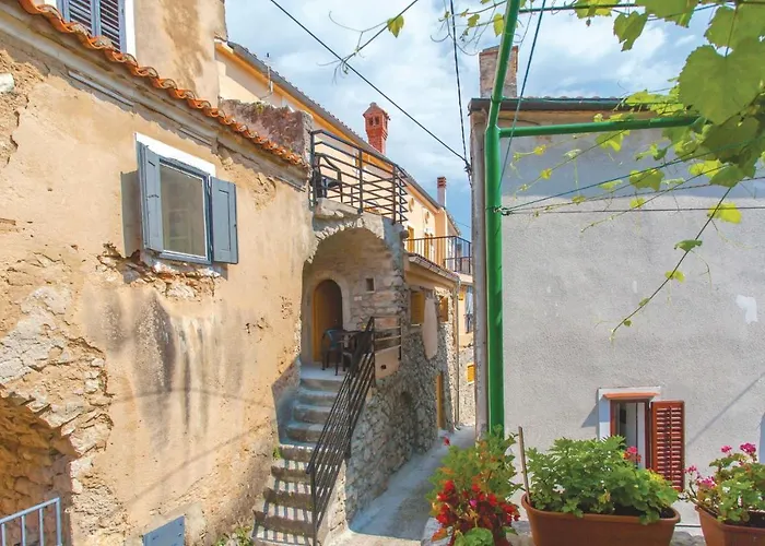 1 Bedroom Stunning In Διαμέρισμα Omišalj